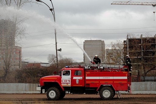 Новосибирские огнеборцы устроили «пожарный биатлон» (фото)